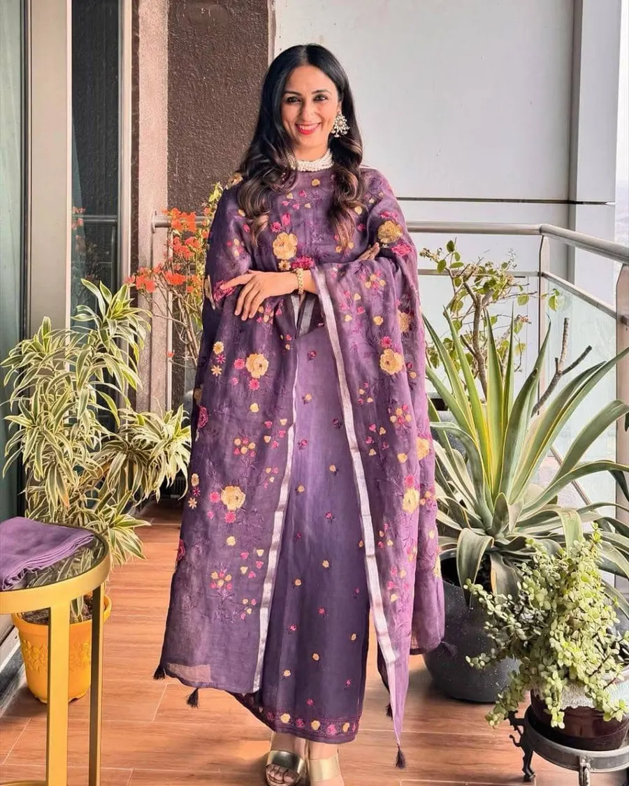 Linen Floral Embroidery Salwar
