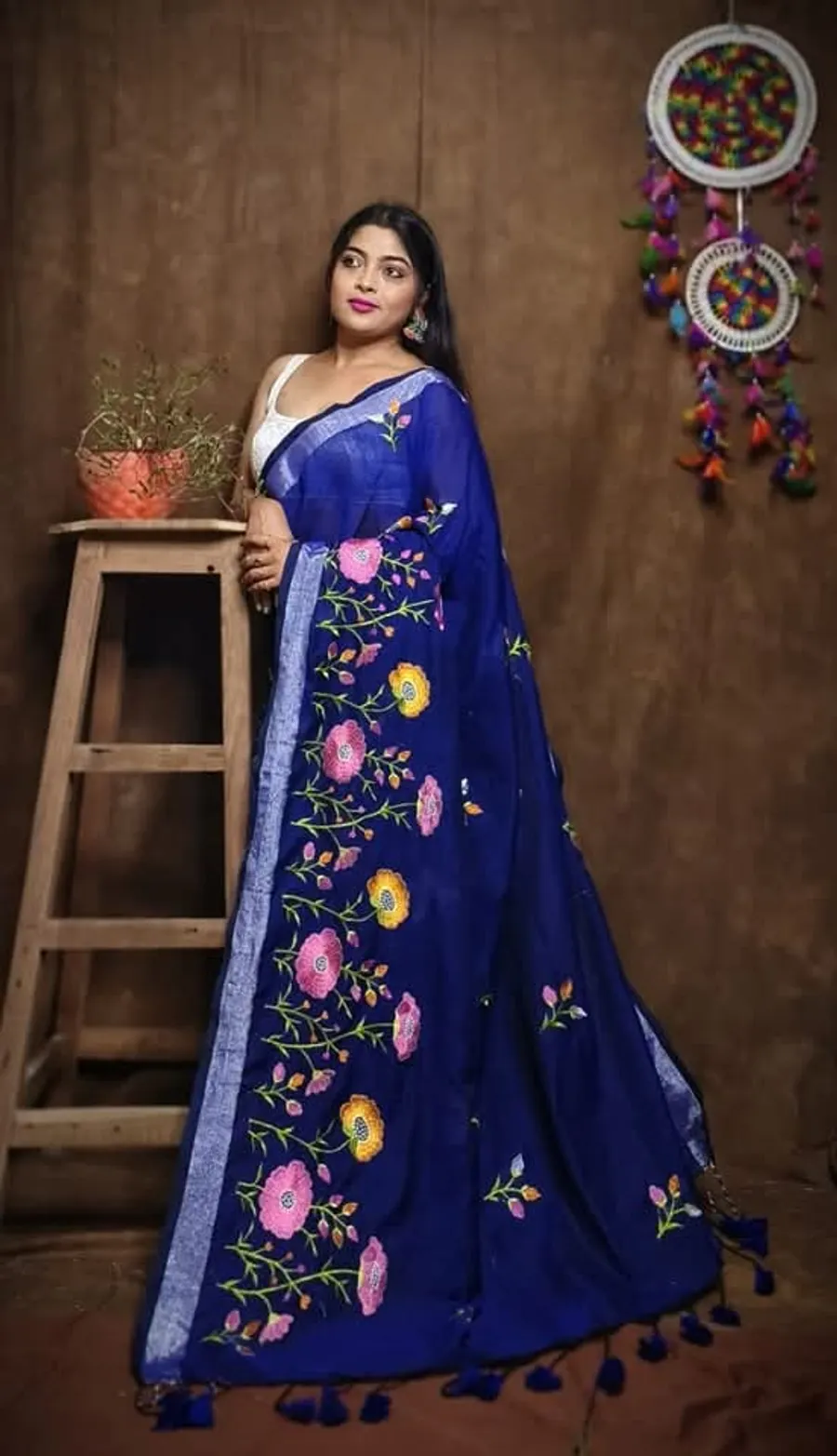 Embroidered Linen Cotton Sarees With Zari Border